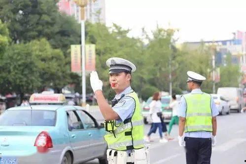 警察吃瓜爆料事件真相