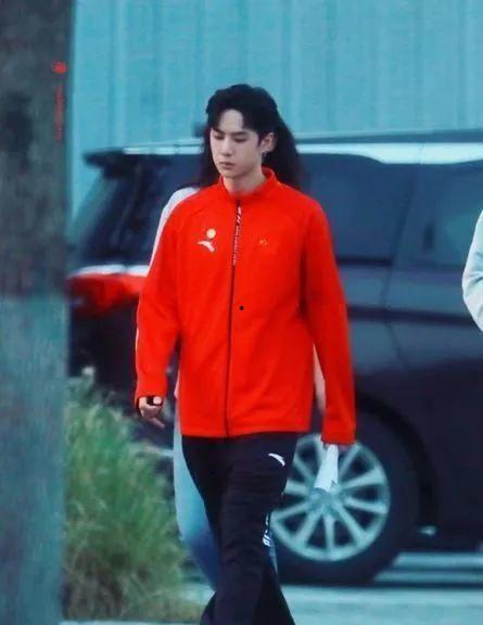 今日吃瓜51吃瓜王一博,王一博成为吃瓜王，揭秘娱乐圈幕后故事