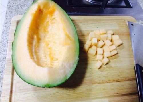 黑仓鼠可以吃哈密瓜吗,哈密瓜的适宜性探讨