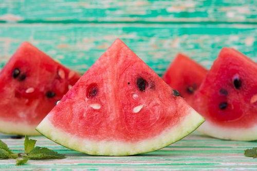 吃瓜爆料发朋友圈的文案,揭秘娱乐圈幕后故事